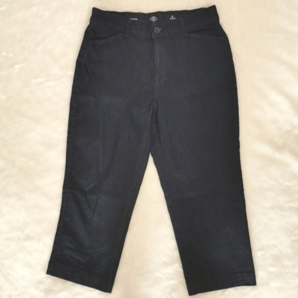 St John's Bay High Rise Denim Capris in Dark Wash - Sz 8T Open To Offers